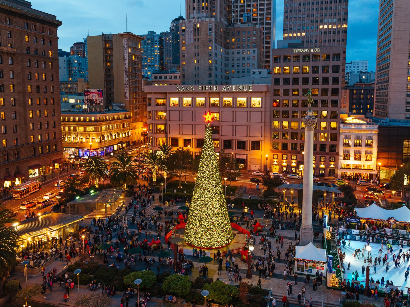 Top 7 American Cities For Christmas Traveling
